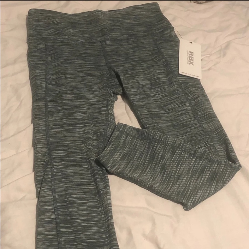 NWT high-waisted capri leggings w/ 2 pockets